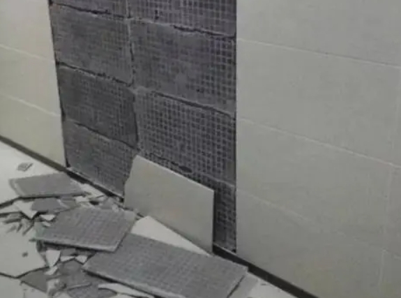 南华瓷砖空鼓维修公司分享下南华墙砖松动维修的知识